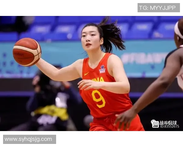 足球巨星赛场激烈拼抢中意外撞人引发巨大争议与舆论热议