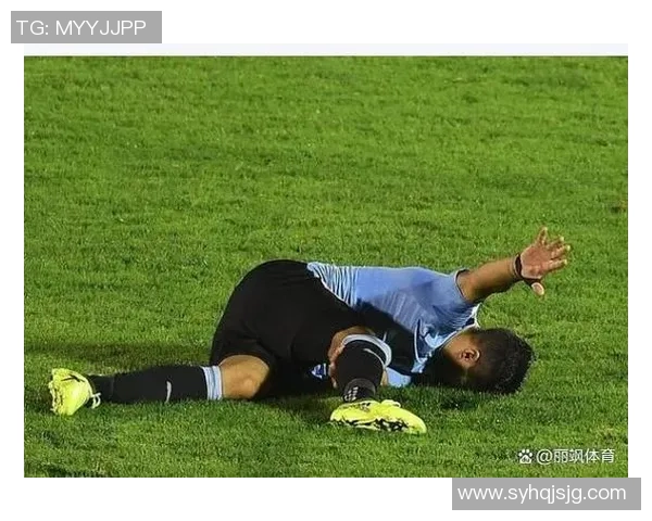 足球明星场边扔衣服引发热议 引网友热议情绪失控背后原因