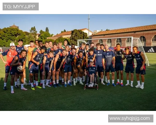 足球球星跨界观察NFL赛事魅力 揭秘足球与美式橄榄球的异同与融合