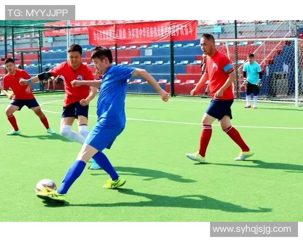 黎族足球球星拼搏绿茵场展民族风采谱写体育奋进新篇章